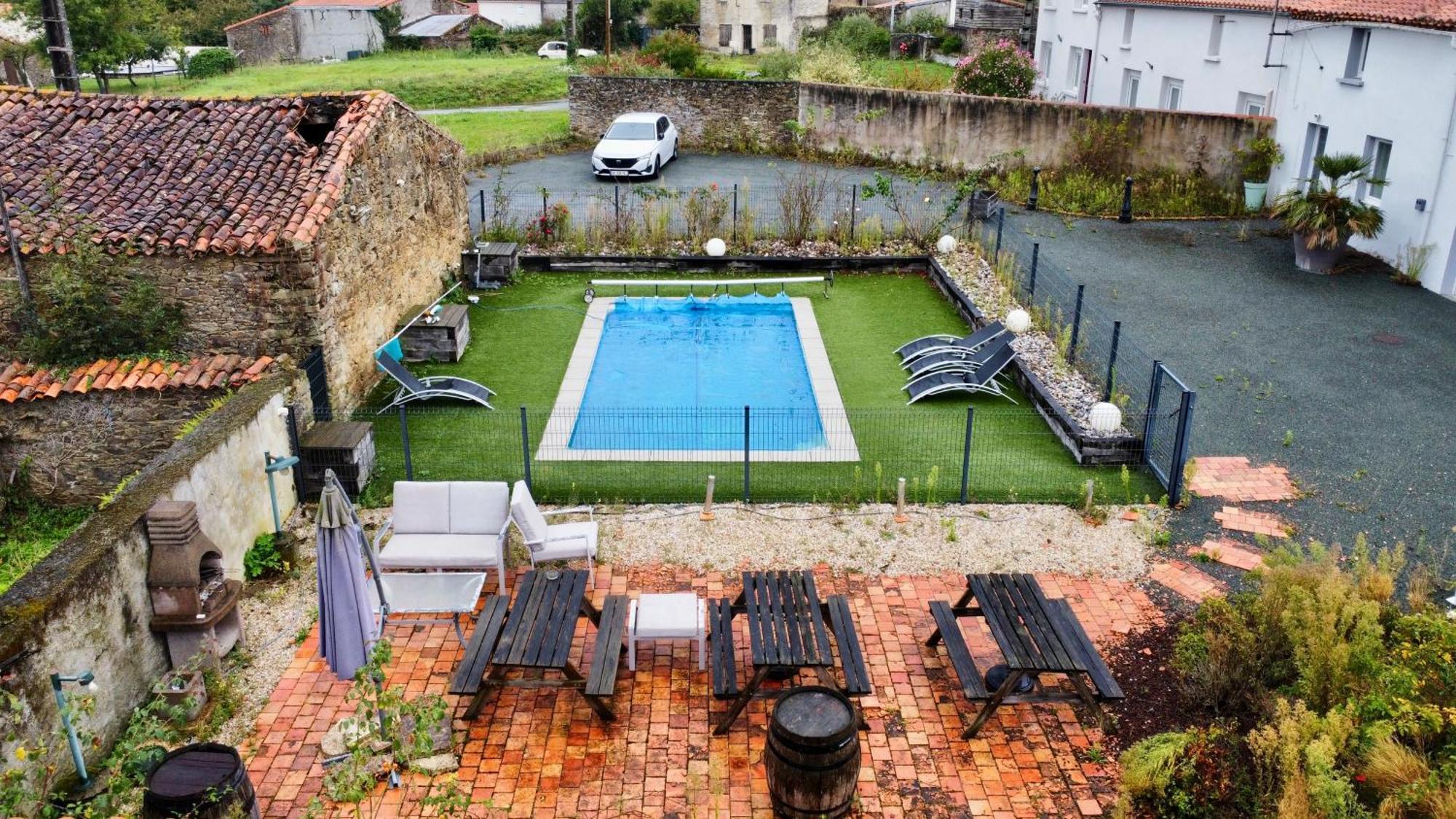 Ferienwohnung Domaine Des 5 Roses - Rose Rouge La Guierche Exterior foto